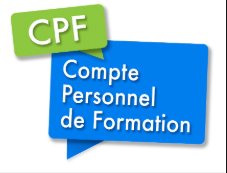 Personne consultant ses droits CPF et recherchant une formation professionnelle en ligne sur un ordinateur.